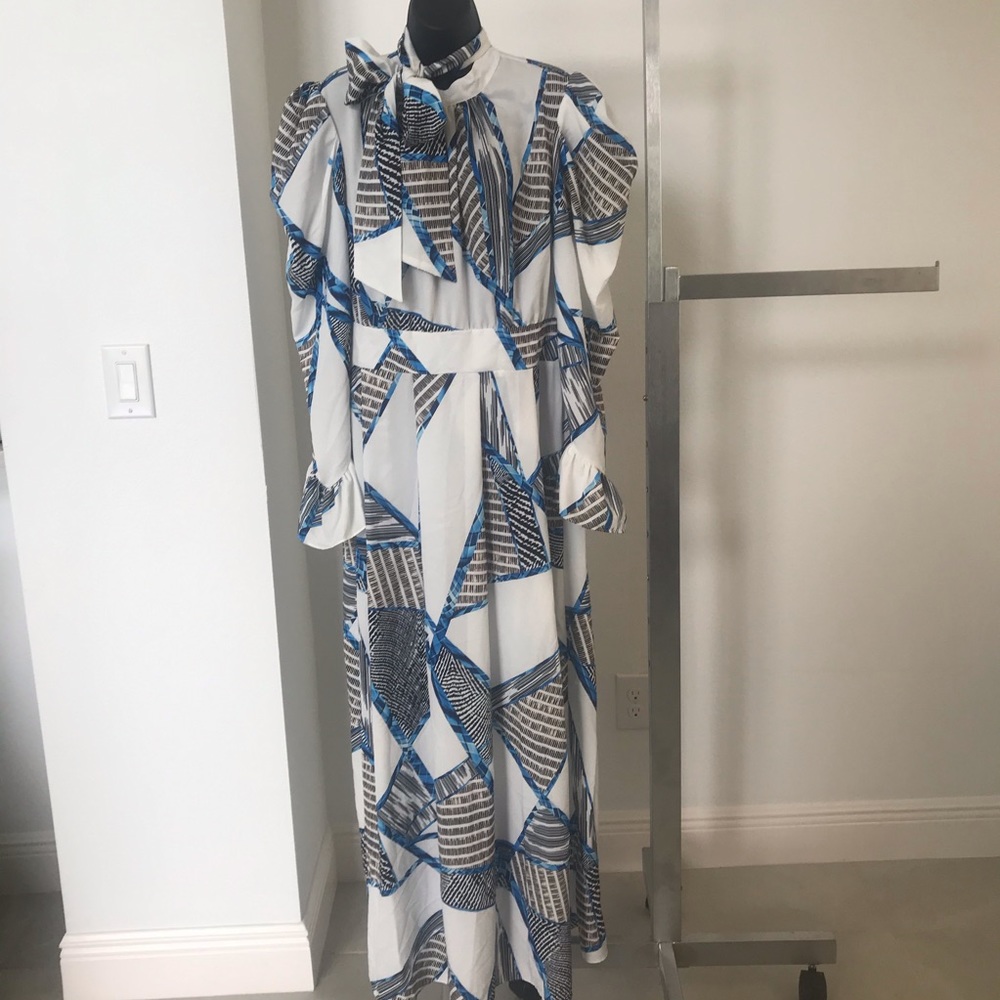 Dress 4 U Easy to get on 24 inch zip maxi length